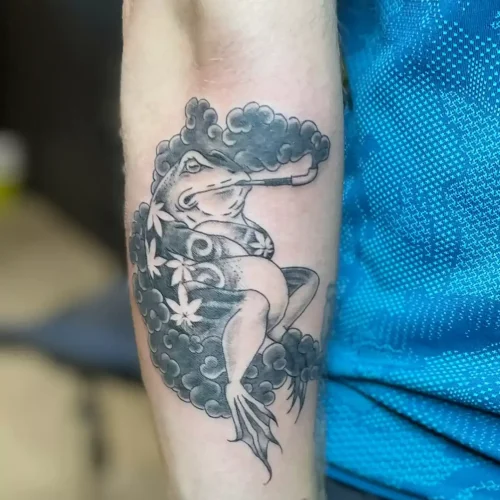 Tattoo Black en Grey Kikker Onderarm | Portfolio | Tattoo Studio Apart Waddinxveen