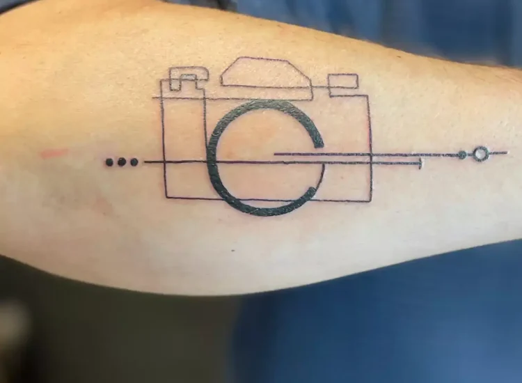 Tattoo Fineline Fototoestel | Portfolio | Tattoo Studio Apart Waddinxveen